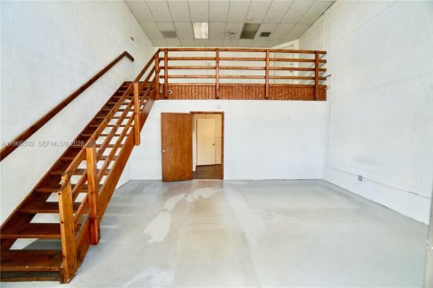 Propiedad comercial en venta en Miami, Florida № 2029637 - foto 4