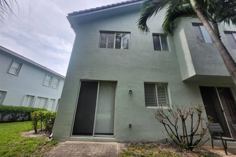 Townhouse in Riviera Beach, Florida 2 bedrooms, 111.39 sq.m. № 2261584 - photo 17