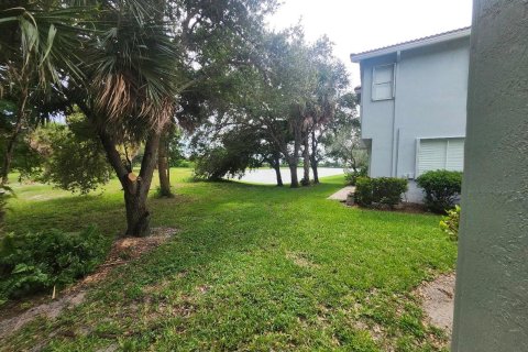 Townhouse in Riviera Beach, Florida 2 bedrooms, 111.39 sq.m. № 2261584 - photo 15