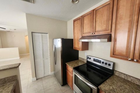 Townhouse in Riviera Beach, Florida 2 bedrooms, 111.39 sq.m. № 2261584 - photo 3