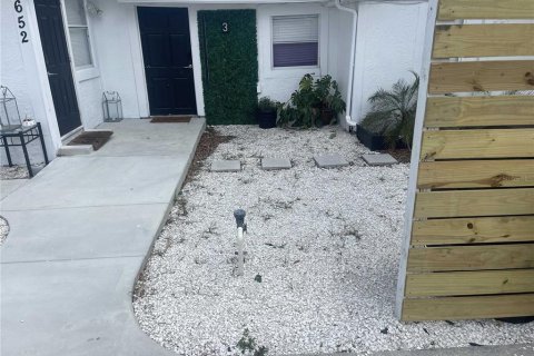 Commercial property in Saint Petersburg, Florida 3 bedrooms, 108.23 sq.m. № 1843827 - photo 29