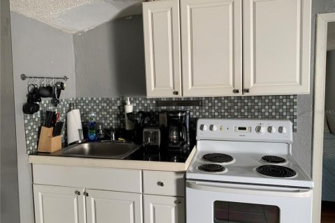 Commercial property in Saint Petersburg, Florida 3 bedrooms, 108.23 sq.m. № 1843827 - photo 26