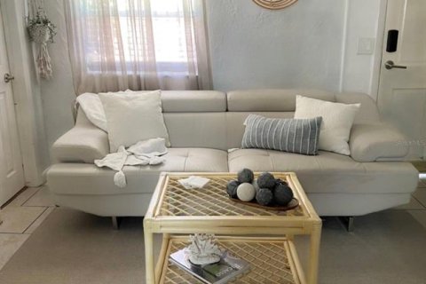 Commercial property in Saint Petersburg, Florida 3 bedrooms, 108.23 sq.m. № 1843827 - photo 20