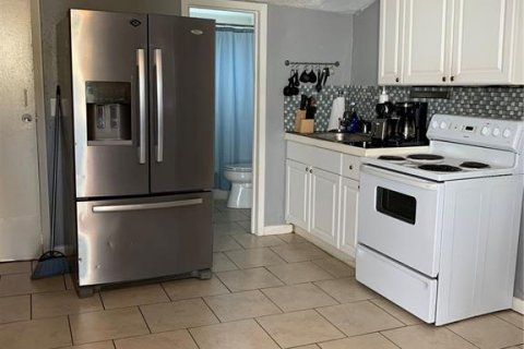 Commercial property in Saint Petersburg, Florida 3 bedrooms, 108.23 sq.m. № 1843827 - photo 27