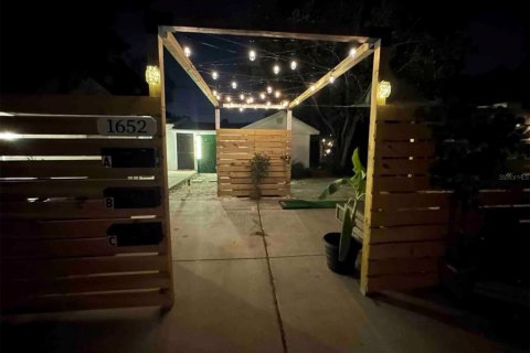 Commercial property in Saint Petersburg, Florida 3 bedrooms, 108.23 sq.m. № 1843827 - photo 6
