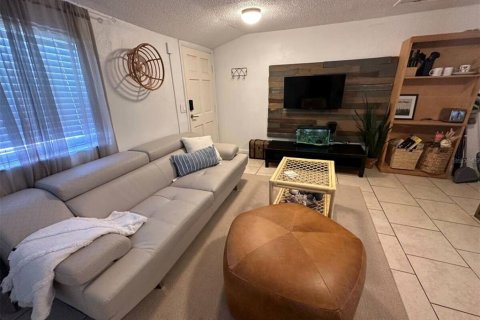 Commercial property in Saint Petersburg, Florida 3 bedrooms, 108.23 sq.m. № 1843827 - photo 21