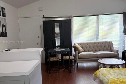 Commercial property in Fort Lauderdale, Florida 1 bedroom, 264.12 sq.m. № 1968404 - photo 1