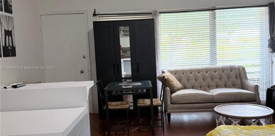 Commercial property in Fort Lauderdale, Florida 1 bedroom, 264.12 sq.m. № 1968404