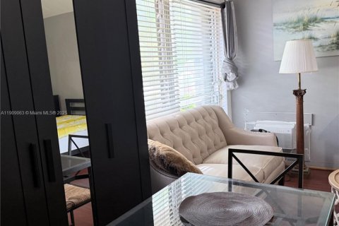 Commercial property in Fort Lauderdale, Florida 1 bedroom, 264.12 sq.m. № 1968404 - photo 9