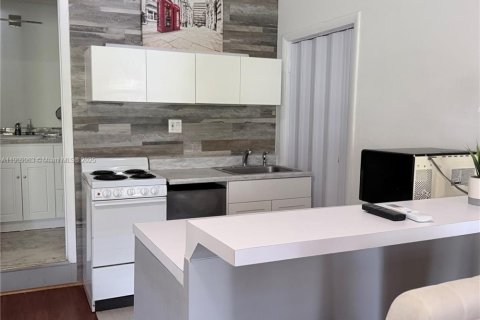 Commercial property in Fort Lauderdale, Florida 1 bedroom, 264.12 sq.m. № 1968404 - photo 5