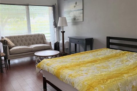 Commercial property in Fort Lauderdale, Florida 1 bedroom, 264.12 sq.m. № 1968404 - photo 3