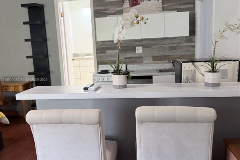 Commercial property in Fort Lauderdale, Florida 1 bedroom, 264.12 sq.m. № 1968404 - photo 7