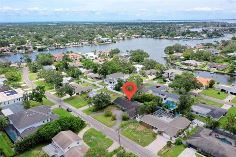 House in Saint Petersburg, Florida 3 bedrooms, 207.26 sq.m. № 1822645 - photo 3