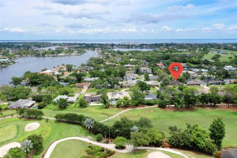 House in Saint Petersburg, Florida 3 bedrooms, 207.26 sq.m. № 1822645 - photo 6