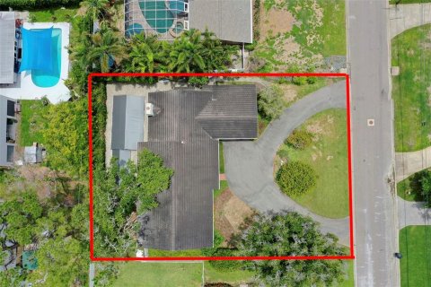 House in Saint Petersburg, Florida 3 bedrooms, 207.26 sq.m. № 1822645 - photo 2