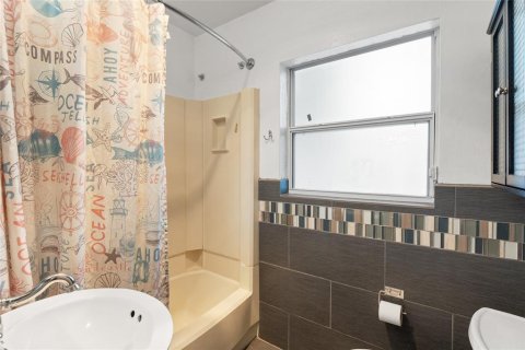 Casa en venta en Orlando, Florida, 4 dormitorios, 145.67 m2 № 1858035 - foto 17