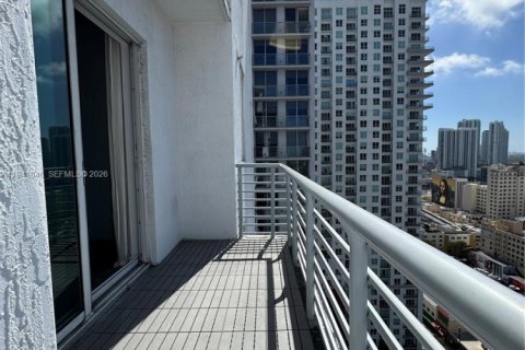 Снять в аренду кондоминиум в Майами, Флорида 1 спальня, 63.64м2, № 2000424 - фото 2