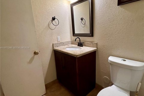 Townhouse in North Lauderdale, Florida 2 bedrooms, 92.25 sq.m. № 2041671 - photo 19