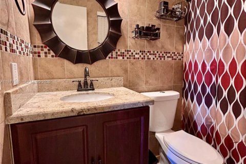 Townhouse in North Lauderdale, Florida 2 bedrooms, 92.25 sq.m. № 2041671 - photo 15