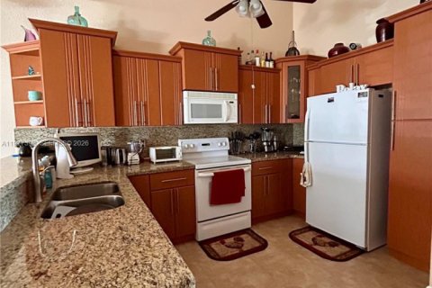 Townhouse in North Lauderdale, Florida 2 bedrooms, 92.25 sq.m. № 2041671 - photo 6