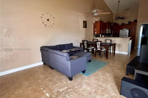 Townhouse in North Lauderdale, Florida 2 bedrooms, 92.25 sq.m. № 2041671 - photo 3