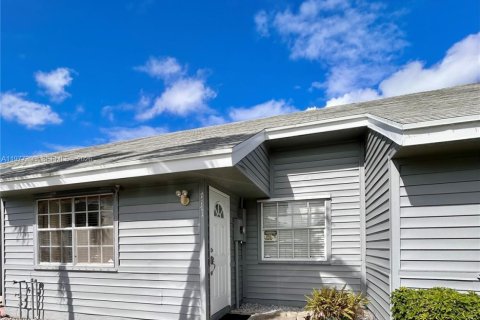 Townhouse in North Lauderdale, Florida 2 bedrooms, 92.25 sq.m. № 2041671 - photo 25