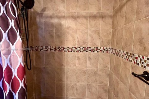 Townhouse in North Lauderdale, Florida 2 bedrooms, 92.25 sq.m. № 2041671 - photo 16