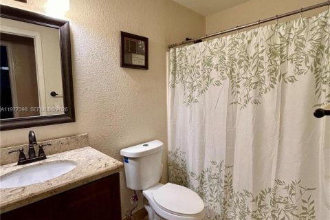 Townhouse in North Lauderdale, Florida 2 bedrooms, 92.25 sq.m. № 2041671 - photo 18