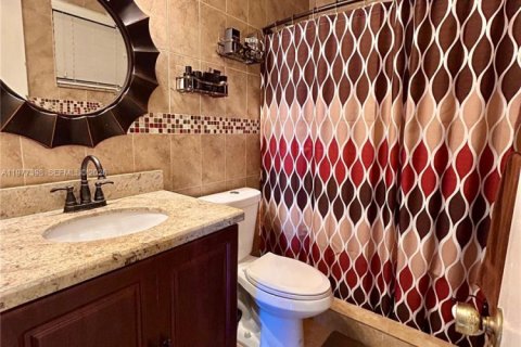 Townhouse in North Lauderdale, Florida 2 bedrooms, 92.25 sq.m. № 2041671 - photo 14