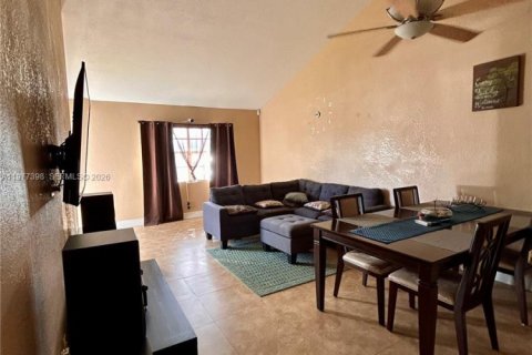 Townhouse in North Lauderdale, Florida 2 bedrooms, 92.25 sq.m. № 2041671 - photo 4