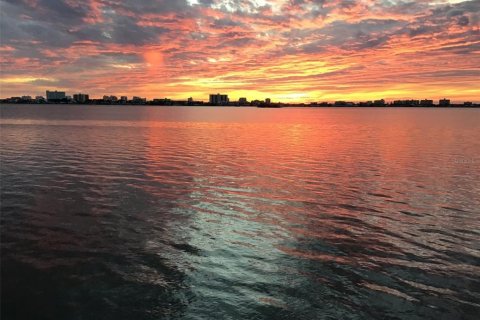 Casa en venta en Clearwater, Florida, 3 dormitorios, 231.14 m2 № 2095457 - foto 3