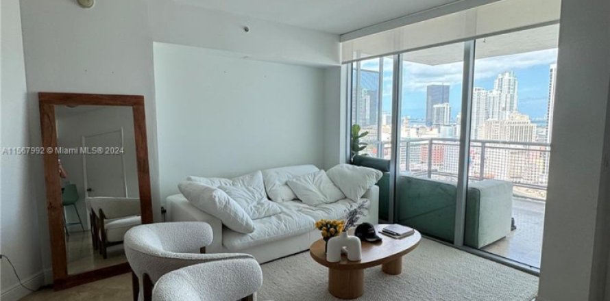 Кондоминиум с 2 спальнями в Майами, Флорида № 1958842