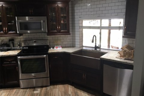 House in Davie, Florida 3 bedrooms, 185.06 sq.m. № 2043276 - photo 7