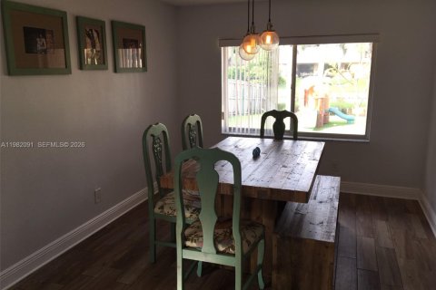 House in Davie, Florida 3 bedrooms, 185.06 sq.m. № 2043276 - photo 9