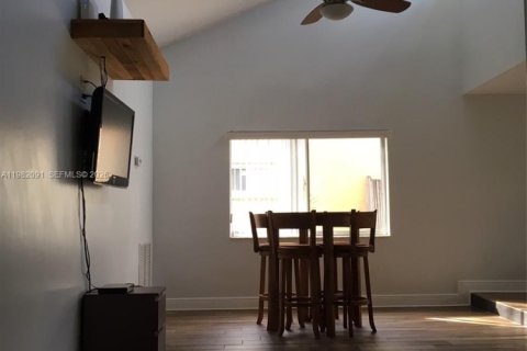 House in Davie, Florida 3 bedrooms, 185.06 sq.m. № 2043276 - photo 12