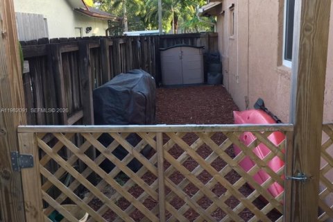 House in Davie, Florida 3 bedrooms, 185.06 sq.m. № 2043276 - photo 21