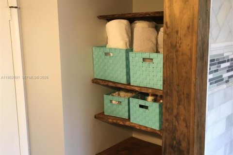 House in Davie, Florida 3 bedrooms, 185.06 sq.m. № 2043276 - photo 20