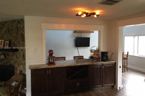 House in Davie, Florida 3 bedrooms, 185.06 sq.m. № 2043276 - photo 6