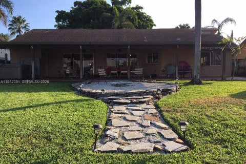 House in Davie, Florida 3 bedrooms, 185.06 sq.m. № 2043276 - photo 4