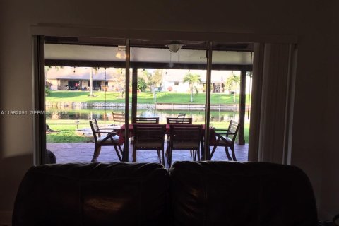 House in Davie, Florida 3 bedrooms, 185.06 sq.m. № 2043276 - photo 17