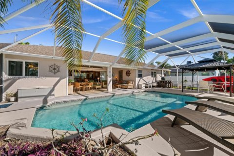 House in Cape Coral, Florida 3 bedrooms, 156.54 sq.m. № 1986684 - photo 29