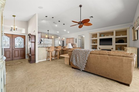 House in Cape Coral, Florida 3 bedrooms, 156.54 sq.m. № 1986684 - photo 11