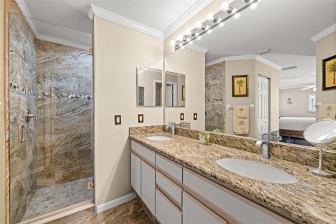 House in Cape Coral, Florida 3 bedrooms, 156.54 sq.m. № 1986684 - photo 20