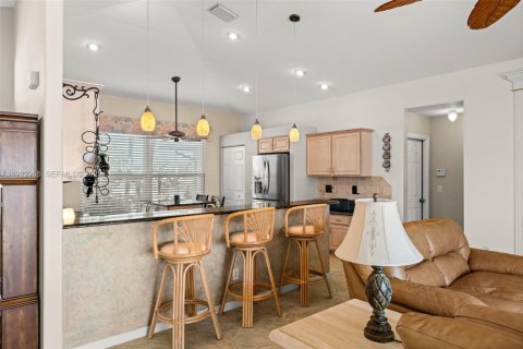 House in Cape Coral, Florida 3 bedrooms, 156.54 sq.m. № 1986684 - photo 17