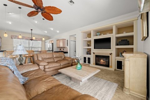 House in Cape Coral, Florida 3 bedrooms, 156.54 sq.m. № 1986684 - photo 12