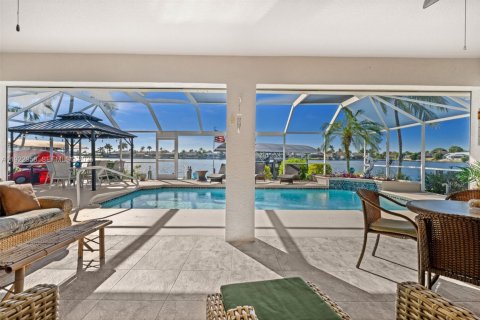 House in Cape Coral, Florida 3 bedrooms, 156.54 sq.m. № 1986684 - photo 25