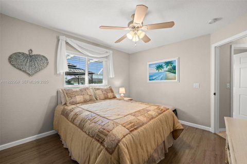 House in Cape Coral, Florida 3 bedrooms, 156.54 sq.m. № 1986684 - photo 22