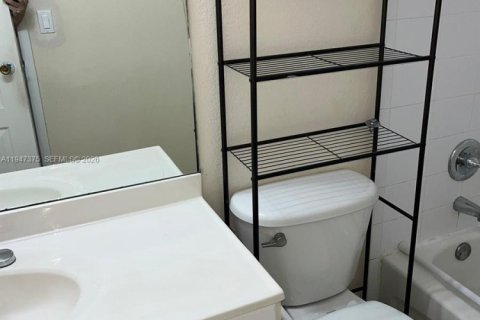 Купить кондоминиум в Дорал, Флорида 1 спальня, 75.25м2, № 2152942 - фото 11