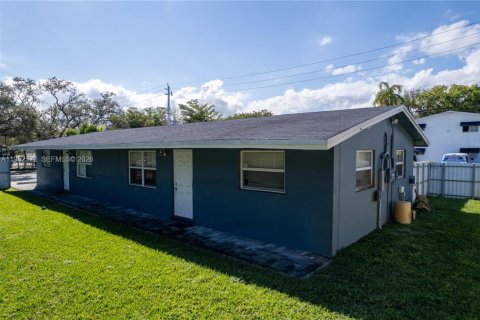 Immobilier commercial à vendre à Fort Lauderdale, Floride: 583.43 m2 № 2010374 - photo 4