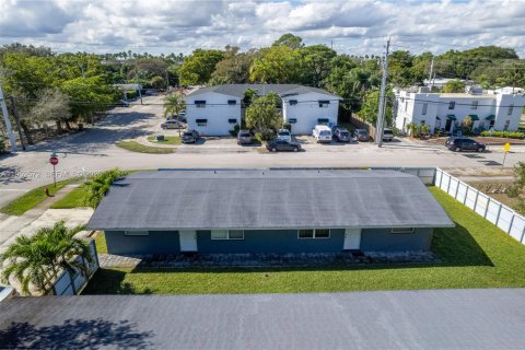 Immobilier commercial à vendre à Fort Lauderdale, Floride: 583.43 m2 № 2010374 - photo 8